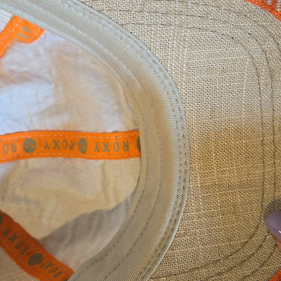 Roxy RARE and Stylish Adjustable Hat - Picture 9 of 11